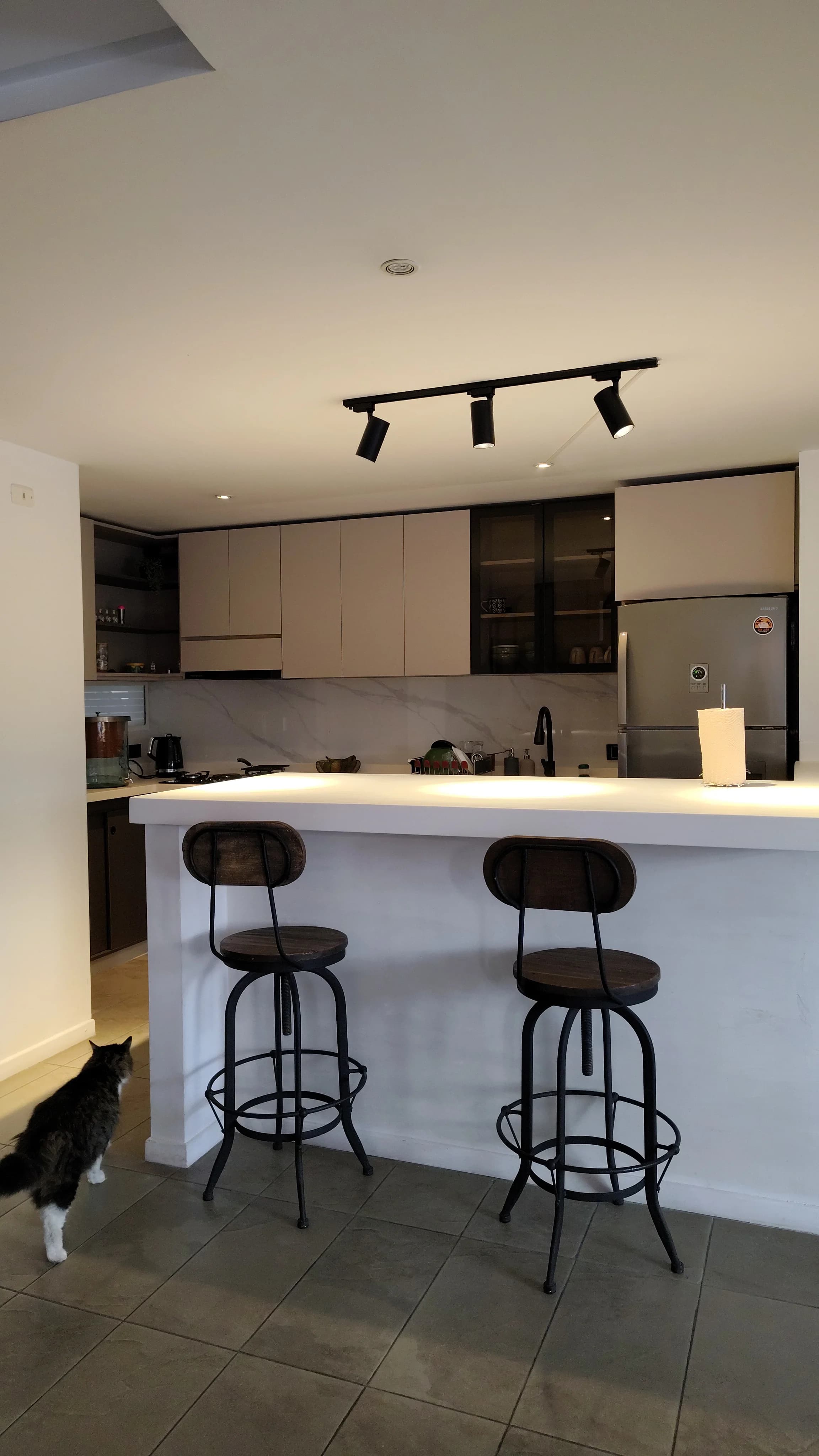 Cocina integral diseñada y fabricada a la medida en Bogotá por Veta Dorada